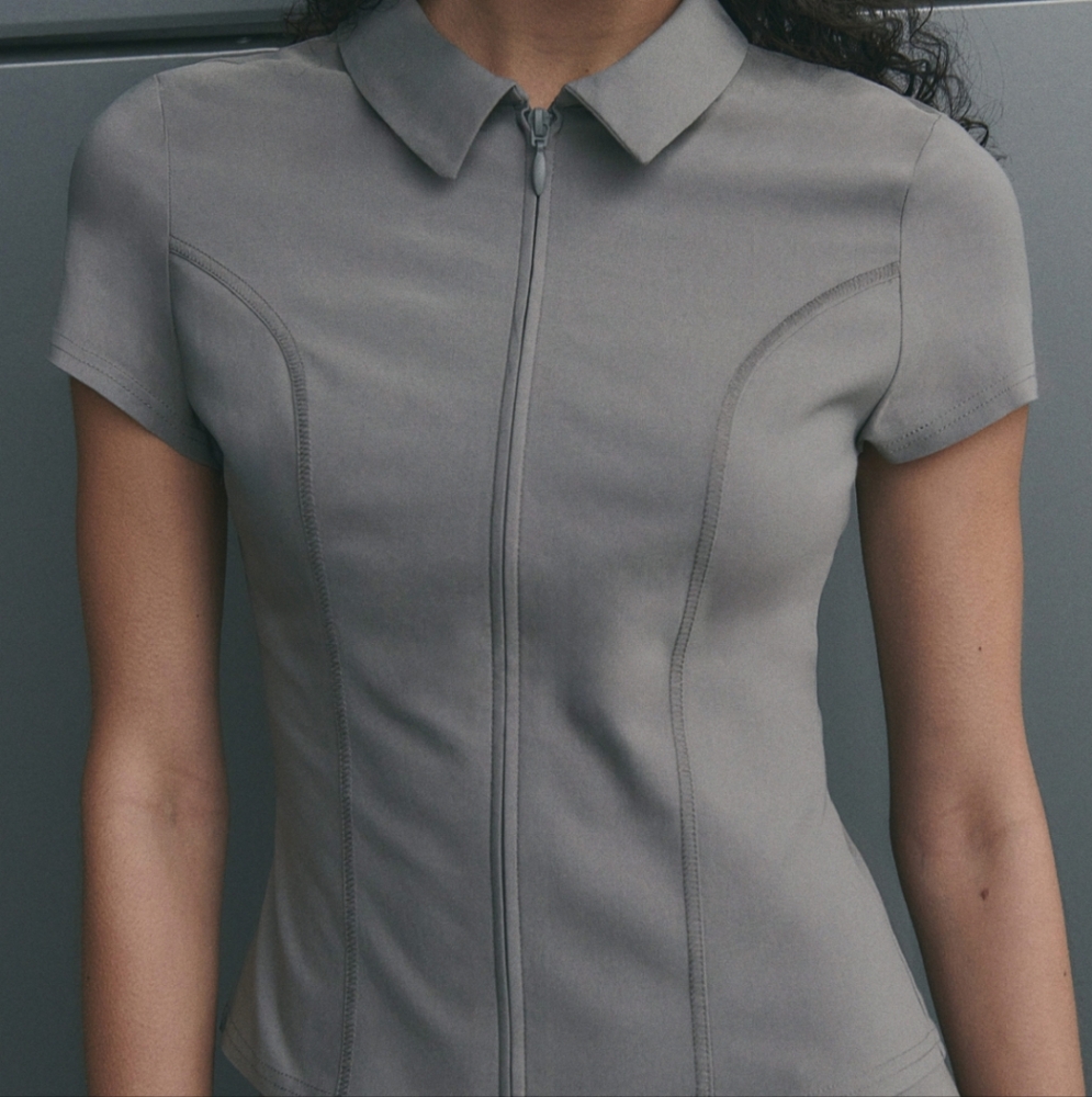 Gray Short Sleeve Collar Zip-Up Blouse